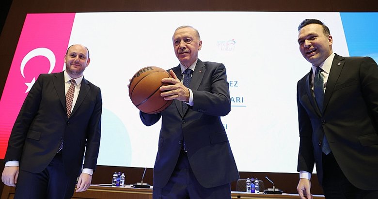 AK Parti Gençlik Kolları, Erdoğan’a basketbol topu hediye etti