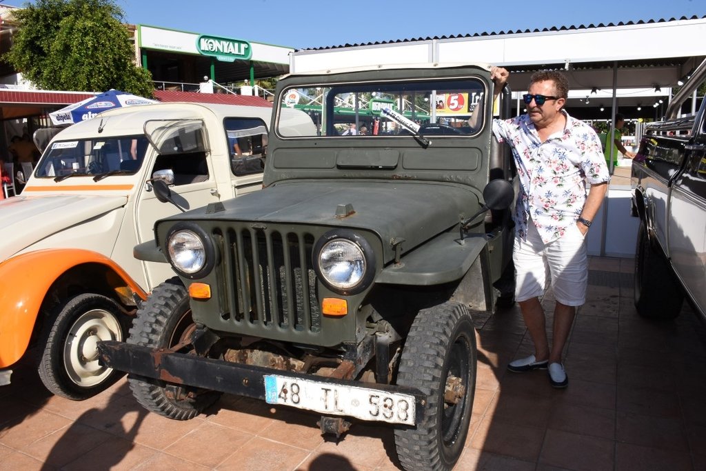 Bodrum’da klasik otomobiller görücüye çıktı