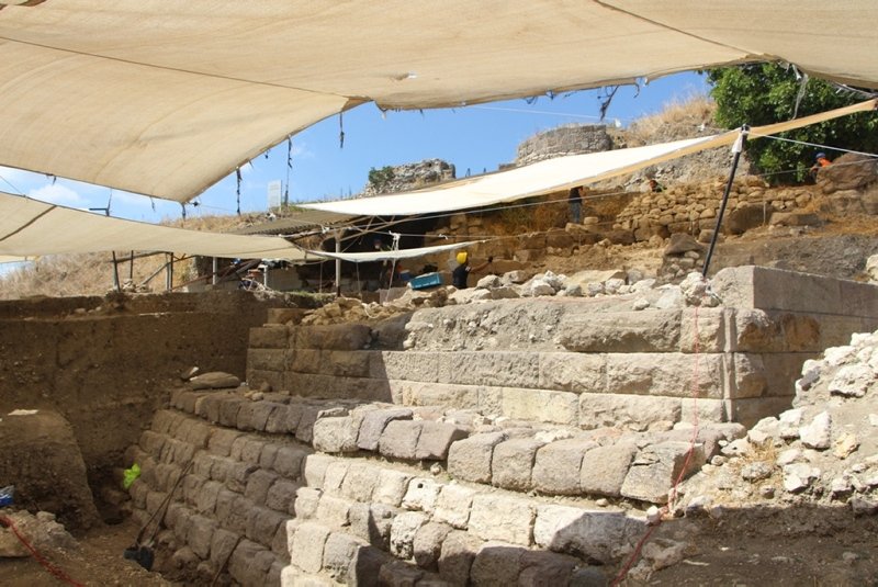 Daskyleion Antik Kenti’nde tarihi duvarlar gün ışığına çıkıyor