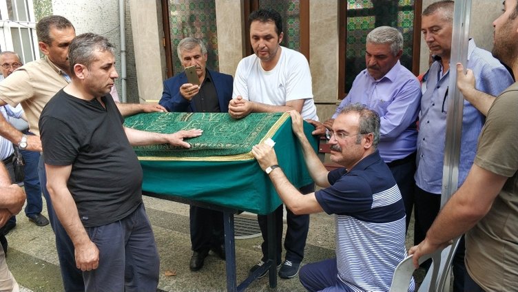 Oğlu öldürülen kaymakam gözyaşlarına engel olamadı