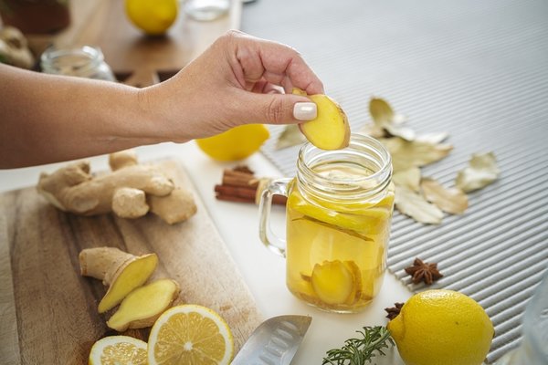 Zencefili böyle tüketenlere hastalık uğramıyor! İltihabı kökten kurutan o tarif...