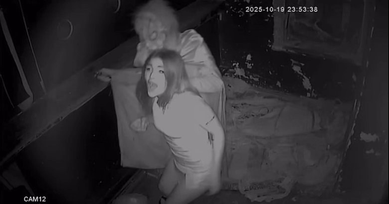 Korku evinde dehşeti yaşadı: Saçından tutarak yere yatırdı, elektroşok ile...