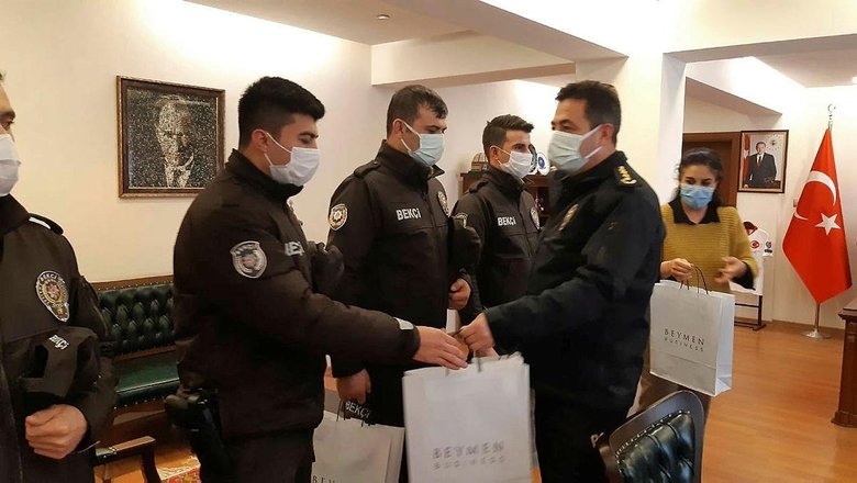 Yangında 18 kişinin hayatını kurtaran mahalle ve çarşı bekçileri ödüllendirildi