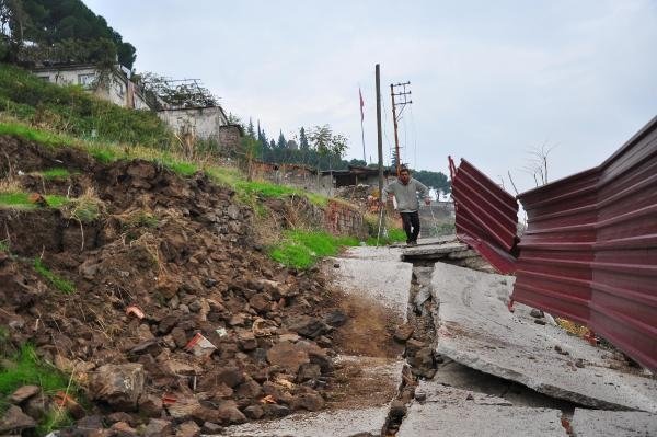 Manisa’da ölüm korkusu! 5 ev tahliye edildi