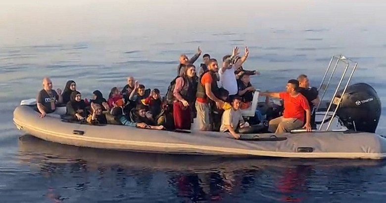 İzmir açıklarında 115 düzensiz göçmen yakalandı!