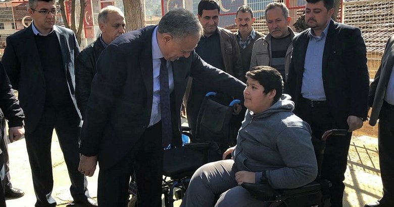 Bedensel engelli Umut’un akülü tekerlekli sandalye sevinci