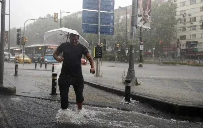 zorunlu-olmadikca-disariya-cikmayin-yeni-bir-yagis-dalgasi-geliyor-meteoroloji-saat-verdi-5-ilce-icin-kritik-u-1792156129410.png