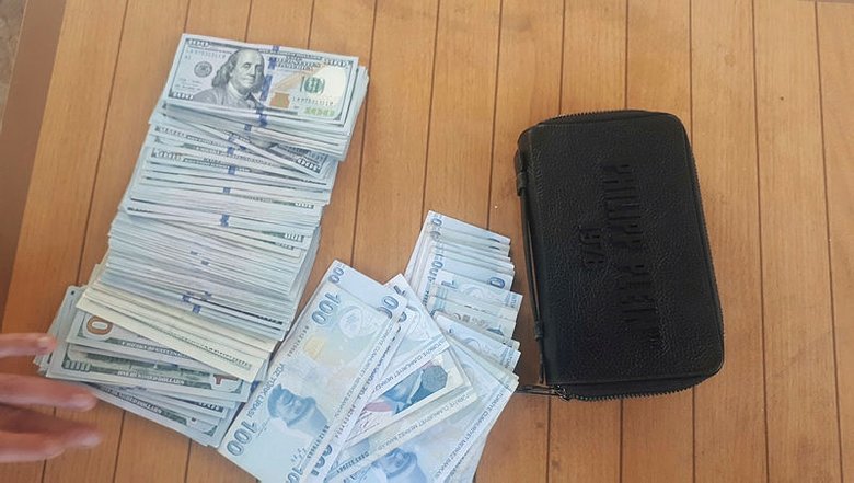 Kırmızı bültenle aranıyordu, çantasını unutunca yakalandı