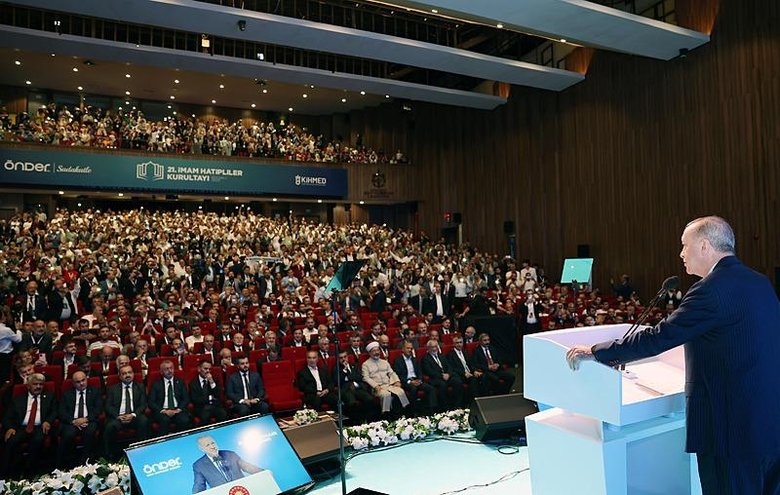 Son dakika: Başkan Erdoğan: Siz bu kılıçları kime çekiyorsunuz! Kendini bilmezler ordudan temizlenecek