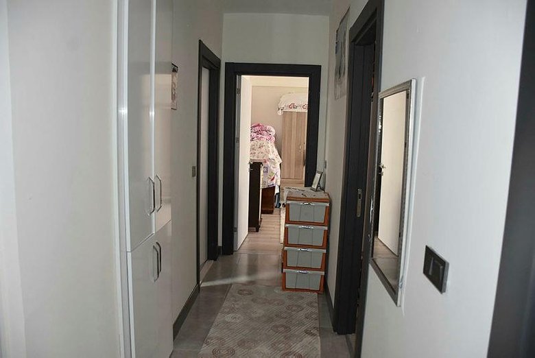 İzmir’de yeni konutlara yerleşen depremzede aile: Hayatta kaldığımız gün tekrar doğduk