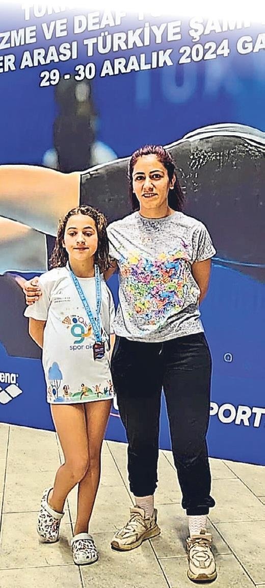 Engelleri yüzerek aşan Miray, şampiyonluğa kulaç atıyor