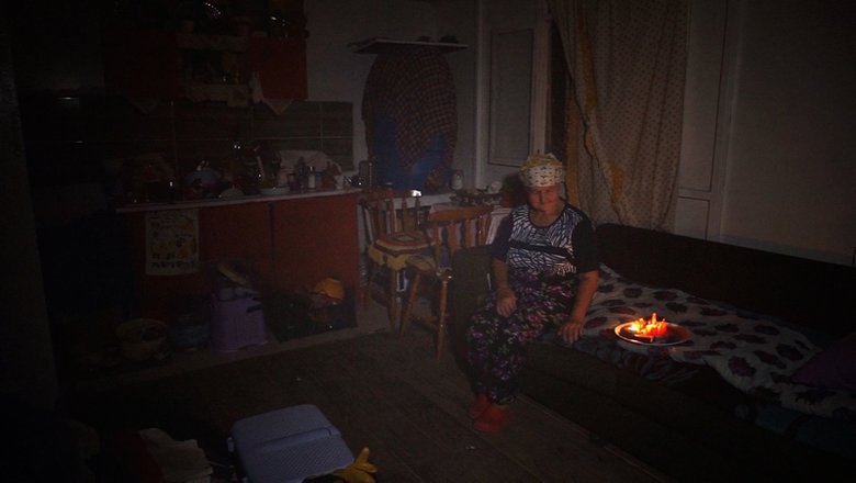 CHP’li Foça Belediyesi yaşlı kadını elektriksiz ve susuz bıraktı