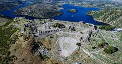 İzmir'de geçmişle bugünün buluştuğu yer: Bergama Akropolis