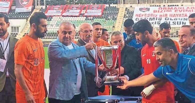 Denizli İdmanyurdu kupasına kavuştu