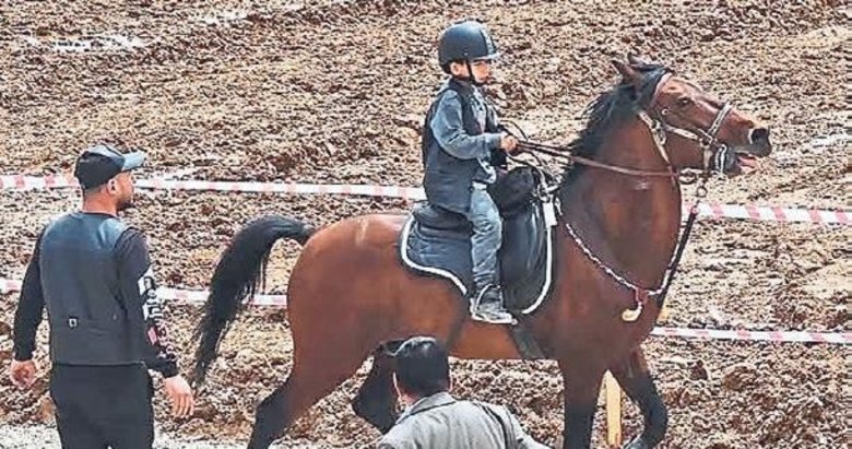 Türkiye’nin en genç jokeyi göz kamaştırdı