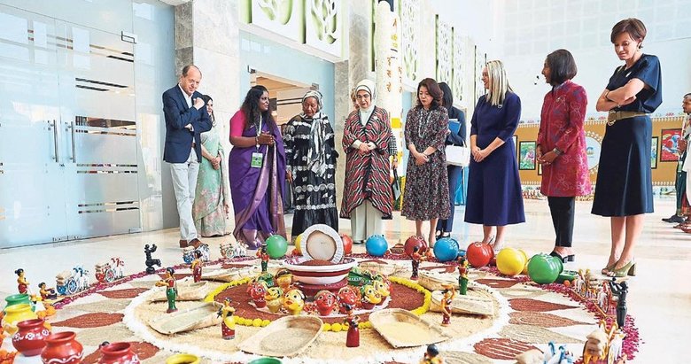 Emine Erdoğan lider eşleriyle bir araya geldi