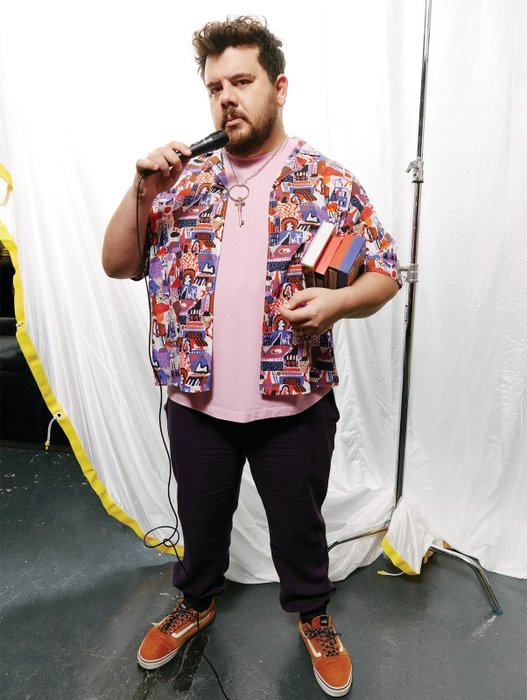 Eser Yenenler kendisini domuza benzeten karikatüristi affetmedi