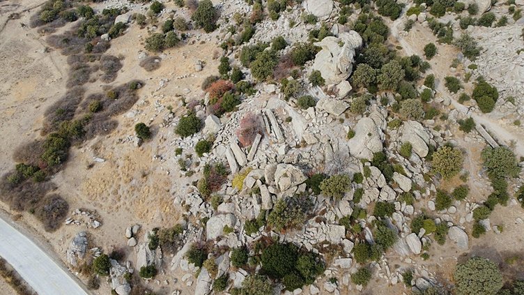 Çanakkale’deki 1600 yıllık antik dev granit sütunlar tarihe ışık tutuyor
