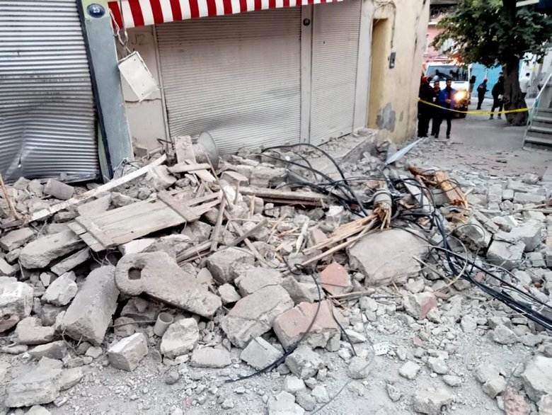 Son dakika: İzmir’de 4,9 büyüklüğünde deprem!