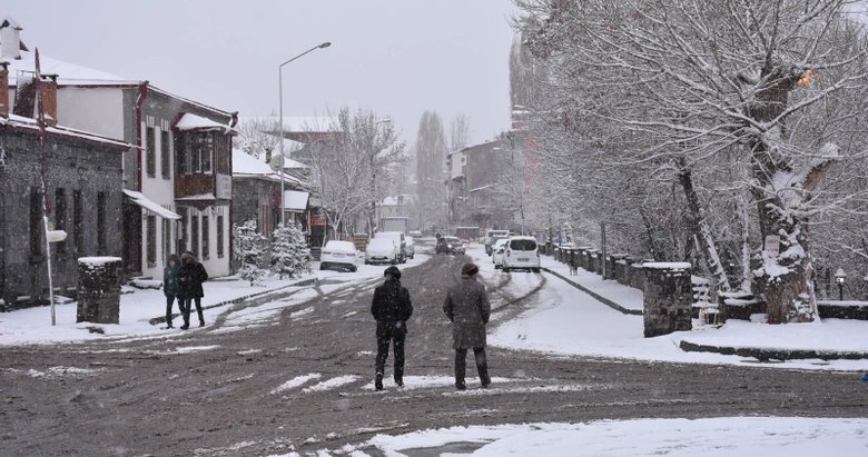 İzmir hava durumu nasıl olacak? O illere kuvvetli kar uyarısı! İşte 19 Ocak Salı hava durumu...