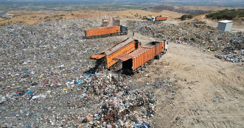 İzmir Büyükşehir personeli, FETÖ’den ihraç polis kimliğiyle yakalandı