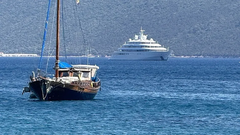 150-milyon-dolarlik-yuzen-saray-bodrumda-1782667100512.jpeg
