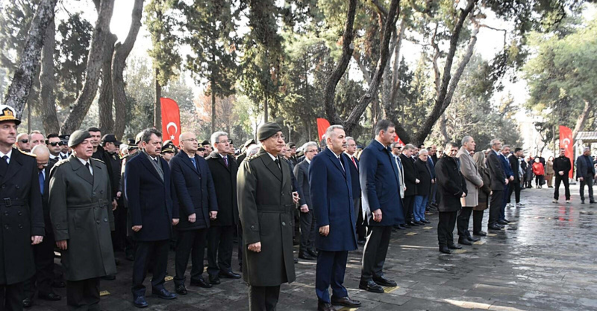 İzmir'de Çanakkale Şehitleri anıldı