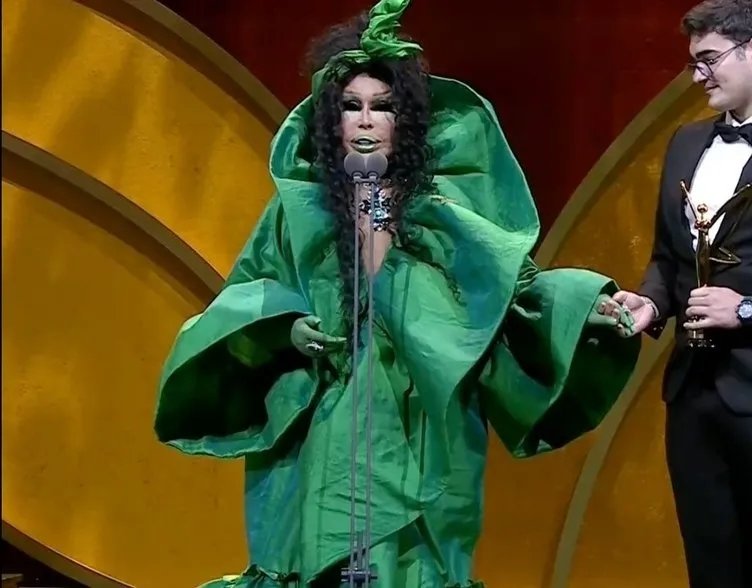 Bülent Ersoy’dan kendisini eleştirenlere Rihanna’lı yanıt