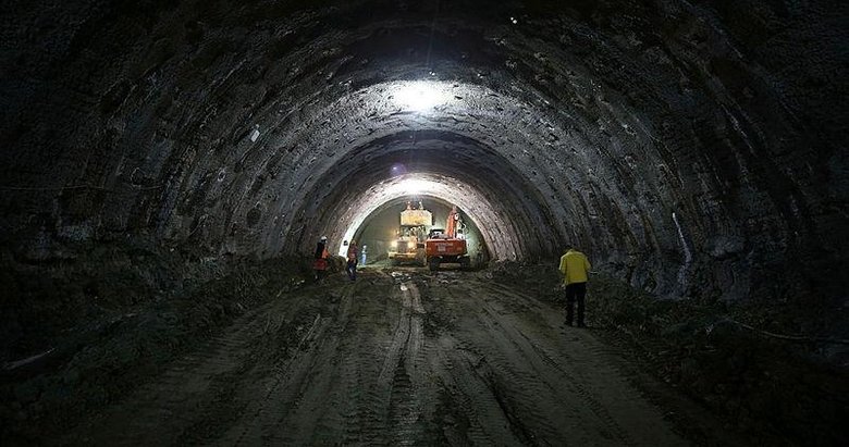 Balıkesir-İzmir kara yolunda ulaşım süresi kısalacak! 1915 Çanakkale Köprüsü bağlantılı yollardaki tüneller ulaşıma nefes aldıracak