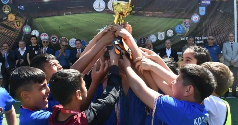 Bakanlık öncü olmuştu: İzmir’de spora yönlendirilen öğrenciler için turnuva heyecanı