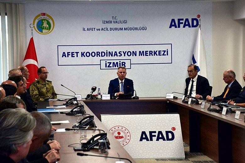 izmirde-66-buyuklugunde-deprem-senaryosu-20-ilcede-es-zamanli-tatbikat-1760440527989.jpg