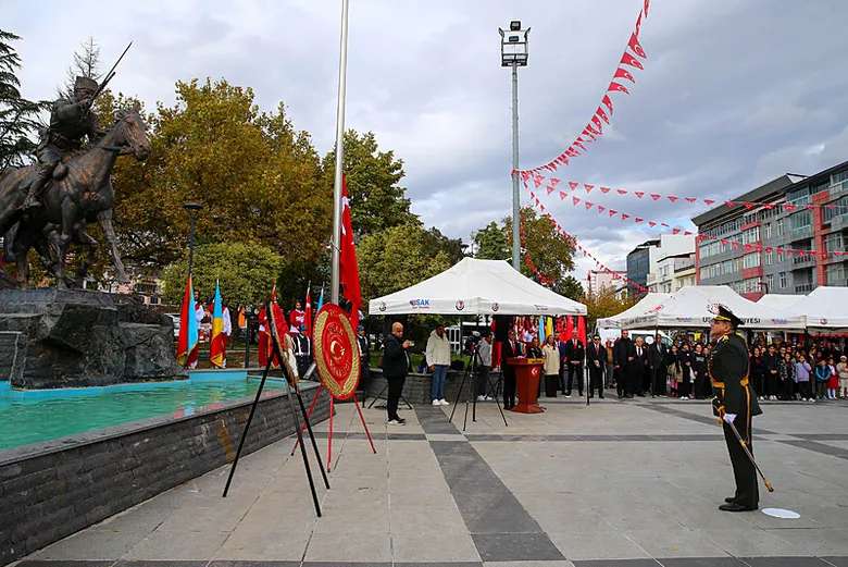 izmirde-cumhuriyet-bayrami-coskusu-tum-sehri-sardi-izmir-manisa-aydin-usak-ve-denizlide-cumhuriyet-gururu-yasa-1793187954552.png