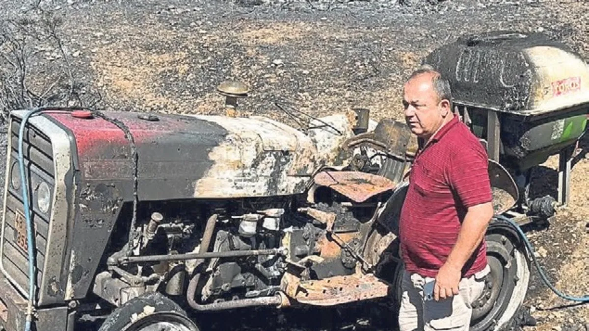 Yeni aldığı traktörüyle alevlerin arasında kaldı