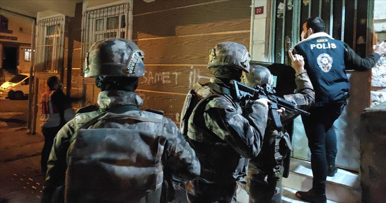 İzmir dahil 9 ilde bahis operasyonu: 31 gözaltı!