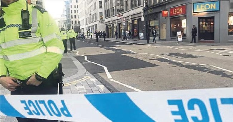 Londra’da bıçaklı terör saldırısı