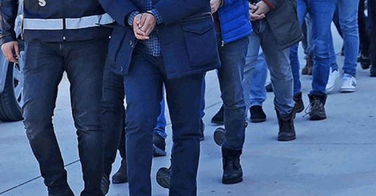 İzmir ve İstanbul'da FETÖ operasyonu