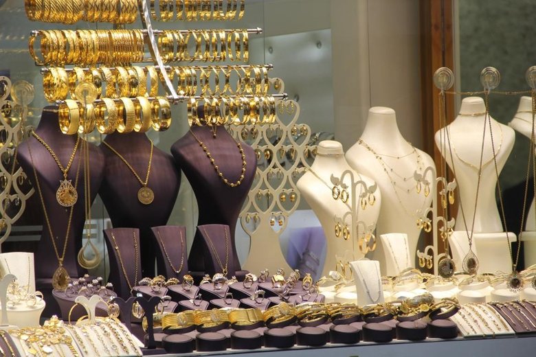 Kuyumcuya silahlı gasp: Altınları alıp kayıplara karıştı