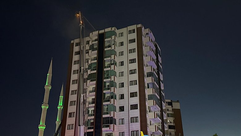 Diyarbakır’da 13 katlı binada yangın çıktı: Ölü sayısı artıyor