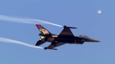 SOLOTÜRK İzmir semalarında nefesleri kesti