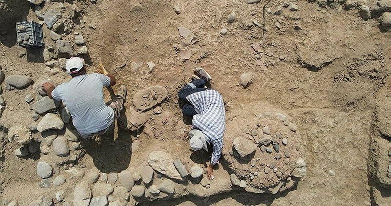 İzmir’deki Yeşilova Höyüğü’nde 8 bin 200 yıllık atölye bulundu