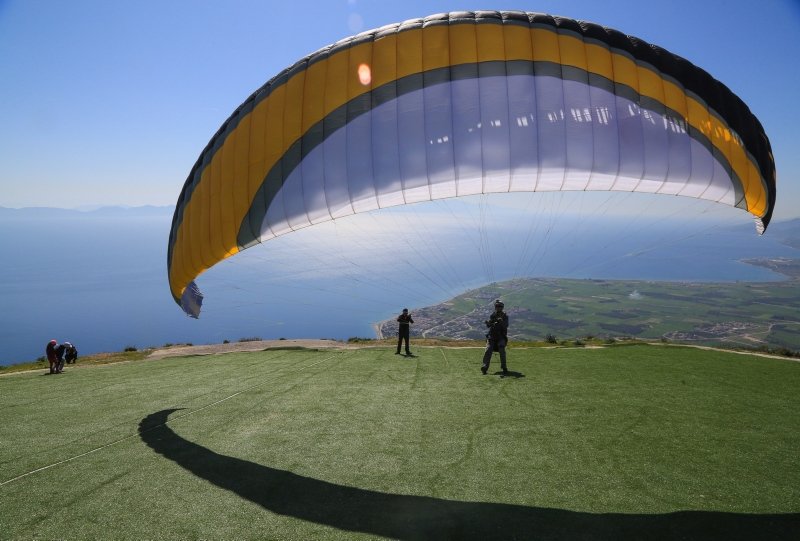 Paraşüt tutkunları Muğla Alatepe’de gökyüzüyle buluşuyor