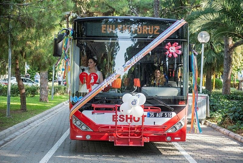 izmir de eshot otobusu gelin arabasi oldu izmir haberleri