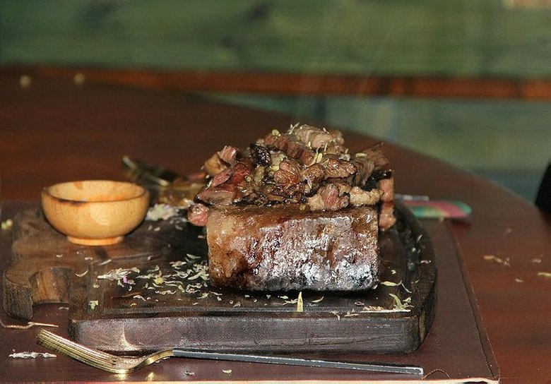 Bu etin kilosu 16 bin lira! Özel olarak hazırlayıp Torbalı’da satıyorlar