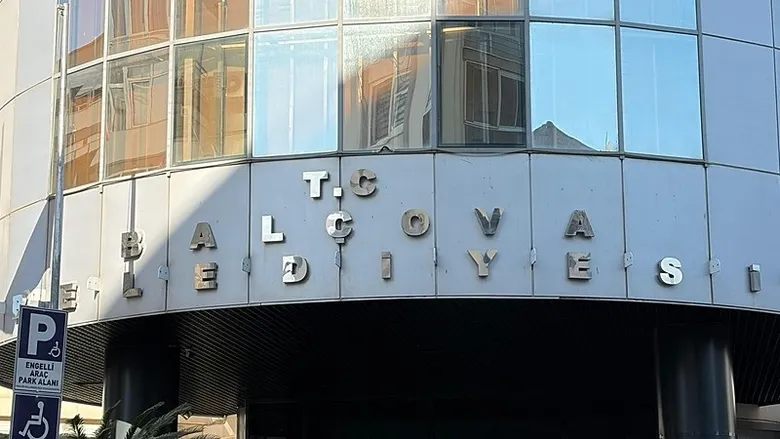 son-dakika-izmirde-rusvet-depremi-buyuyor-her-tasin-altindan-veli-agbaba-cikiyor-500-bin-tllik-transfer-mercek-1782375583015.jpeg