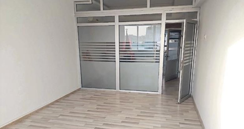 Görevden alınan Kıraç eşyalarını da götürdü