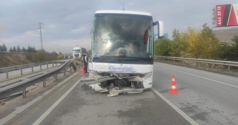 Tırların ve otobüsün karıştığı kazada faciadan dönüldü: 2 kişi yaralandı