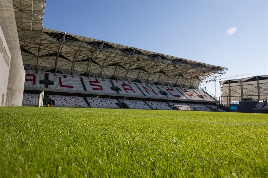 Alsancak Stadı, futbolseverlerle buluşacağı günü bekliyor