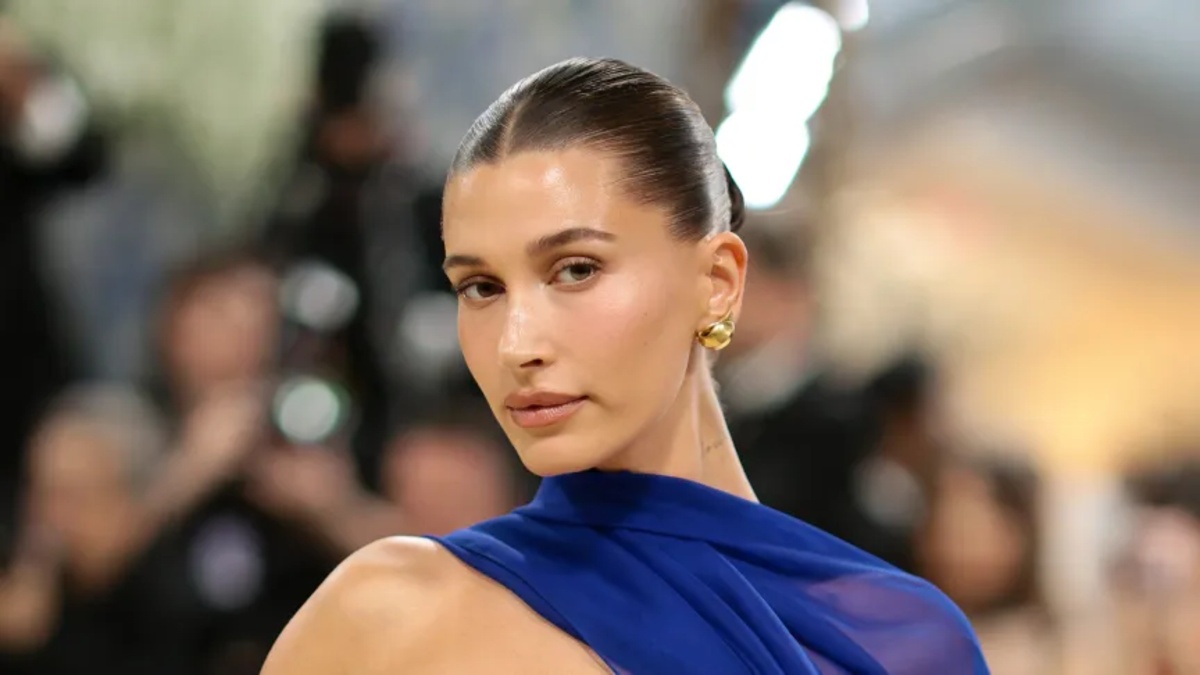 Yorumlar havada uçuştu! Hailey Bieber'la pişti oldu: Ebru Akel’den "Ben de varım" paylaşımı