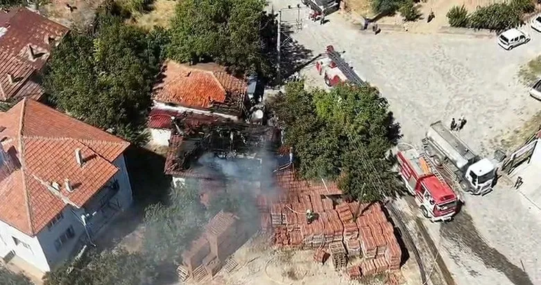 Denizli’de acı olay! Evini kendi elleriyle yaktı