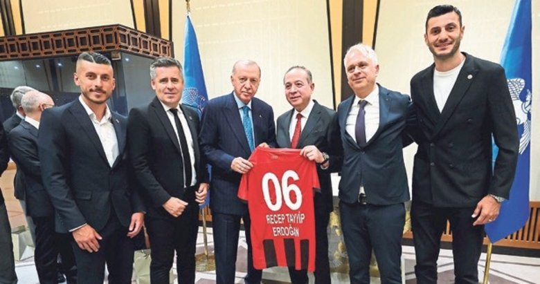 Başkan Erdoğan ligin yenilerini Külliye’de kabul etti